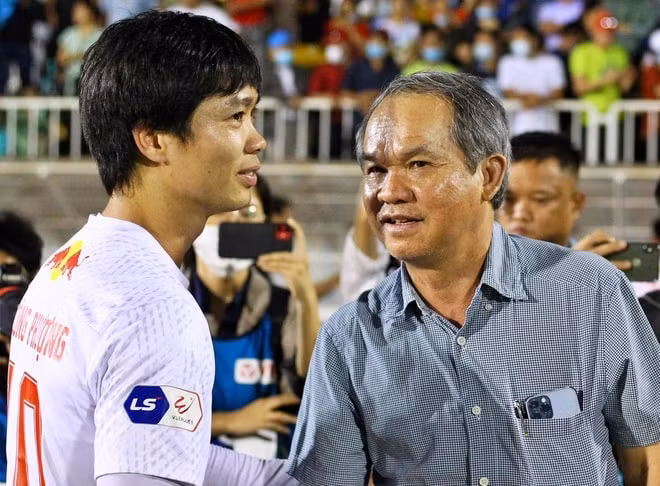 Trước thông tin tiền đạo Nguyễn Công Phượng và Nguyễn Văn Toàn được chào mua với giá cực khủng 4 triệu USD, ông chủ câu lạc bộ Hoàng Anh Gia Lai Đoàn Nguyên Đức đã lên tiếng. Ảnh: internet
