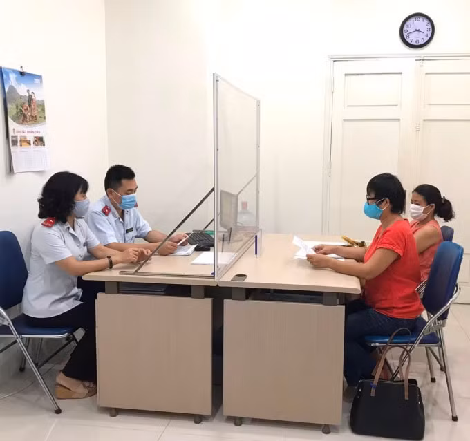 Thanh tra Sở Thông tin và Truyền thông TP Hà Nội làm việc với đại diện Công ty TNHH Hướng tới Minh Bạch.