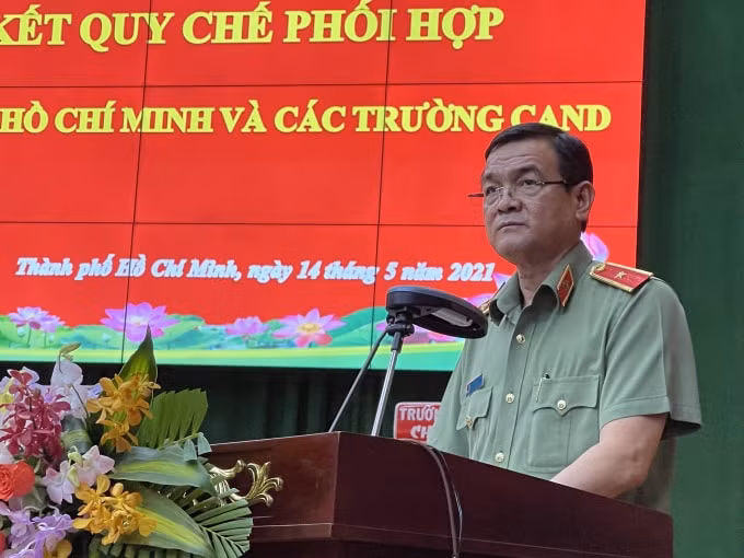 Thiếu tướng Lê Hồng Nam phát biểu tại lễ ký kết.