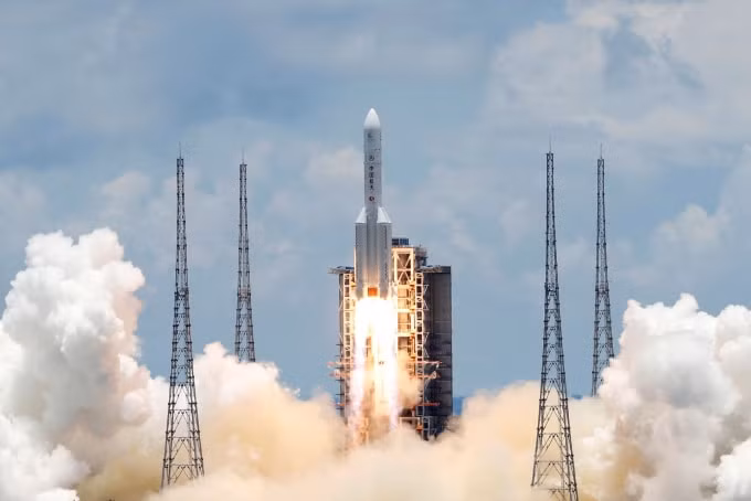 Tàu vũ trụ Trung Quốc đã đổ bộ thành công xuống Sao Hỏa - Ảnh: Reuters