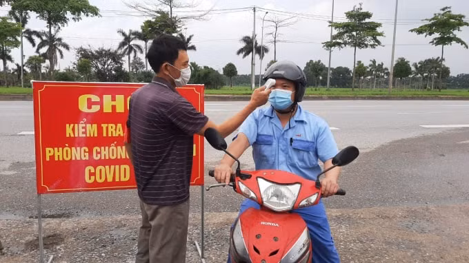 Một chốt kiểm soát dịch trên địa bàn huyện Đông Anh.
