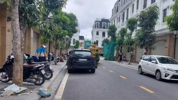 Chiếc xe liên quan đến vụ án mạng bị bỏ lại tại khu đô thị Hoàng Huy Commerce