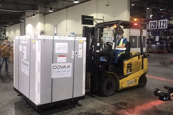 Vắc xin đợt 1 của COVAX Facility vận chuyển về nơi bảo quản