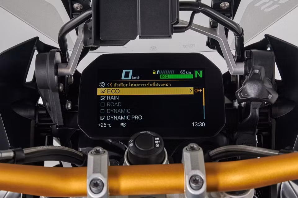 BMW R 1250 GS Adventure Edition 40 Years GS. Ảnh: Motortrivia