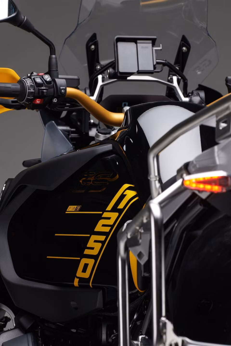 BMW R 1250 GS Adventure Edition 40 Years GS. Ảnh: Motortrivia