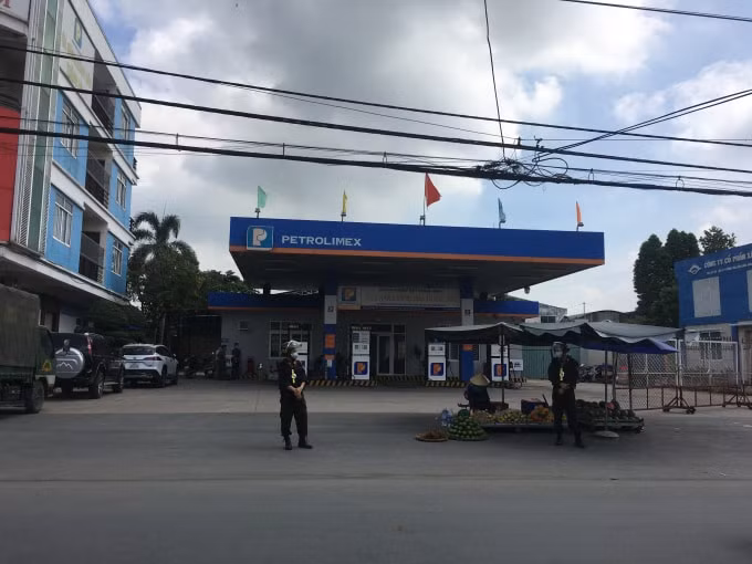 Cơ quan Công an kiểm tra đột xuất một số cây xăng trên địa bàn TP. Biên Hoà.