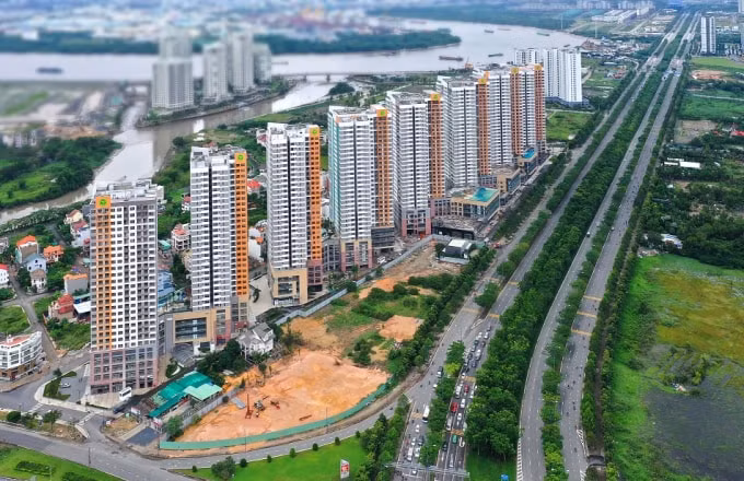 Nhiều chuyên gia kinh tế cho rằng, ngành thuế áp dụng mức thu 10% đối với hoạt động cho thuê nhà, cho thuê căn hộ là cao.