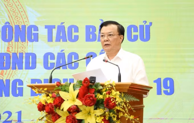 Bí thư Thành ủy Hà Nội Đinh Tiến Dũng phát biểu tại hội nghị.