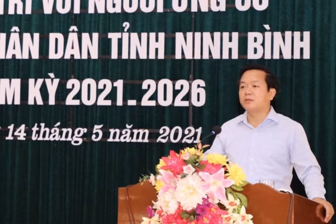 Đồng chí Phạm Quang Ngọc, Phó Bí thư Tỉnh ủy, Chủ tịch UBND tỉnh Ninh Bình tại hội nghị tiếp xúc với cử tri