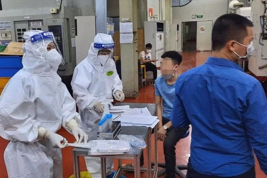 Bắc Giang có hơn 60.000 công nhân đã được xét nghiệm Covid-19. Ảnh: TL