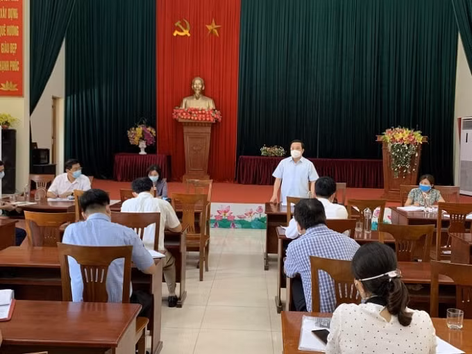 Phó Chủ tịch UBND Thành phố Chử Xuân Dũng kiểm tra công tác phòng, chống Covid-19 tại xã Hiền Giang