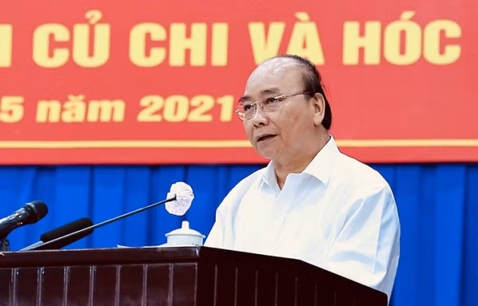 Chủ tịch nước Nguyễn Xuân Phúc phát biểu tại buổi tiếp xúc cử tri. Ảnh: Hoàng Giang
