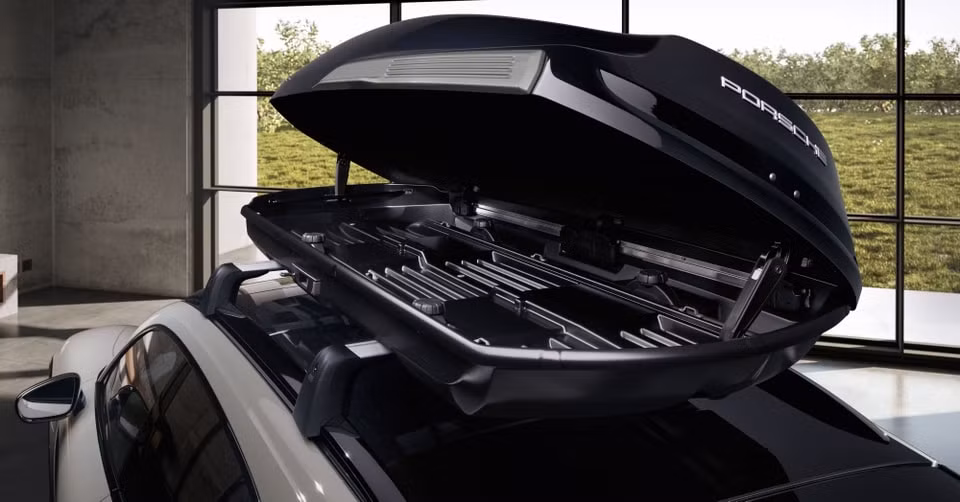 Phụ kiện cốp mui Performance của Porsche. Ảnh: Paultan