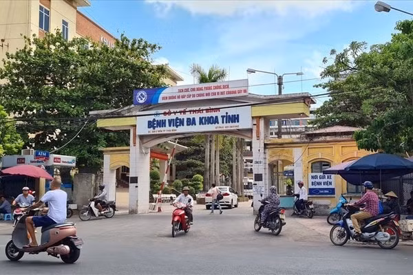 Từ 0h ngày 10/5, tại bệnh viện đã thực hiện bỏ trạng thái phong tỏa tạm thời, chuyển sang thiết lập vùng cách ly y tế ở một số khoa, đơn vị. Ảnh: minh họa
