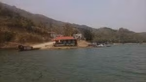 Bến phà Vạn Yên.