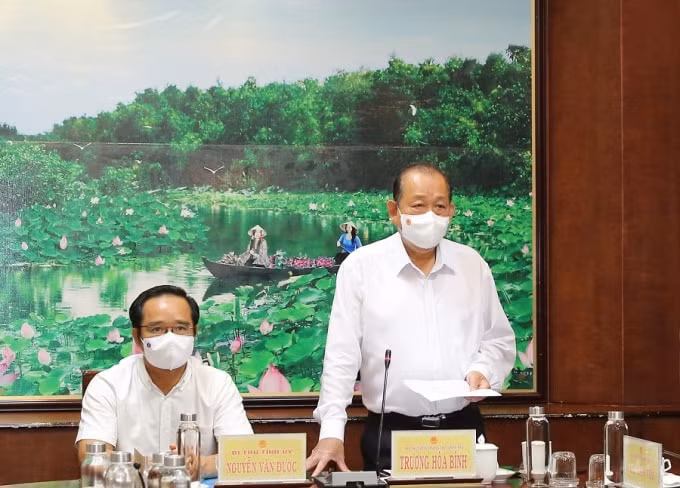 Phó Thủ tướng Thường trực Trương Hòa Bình phát biểu tại buổi làm việc với lãnh đạo tỉnh Long An.
