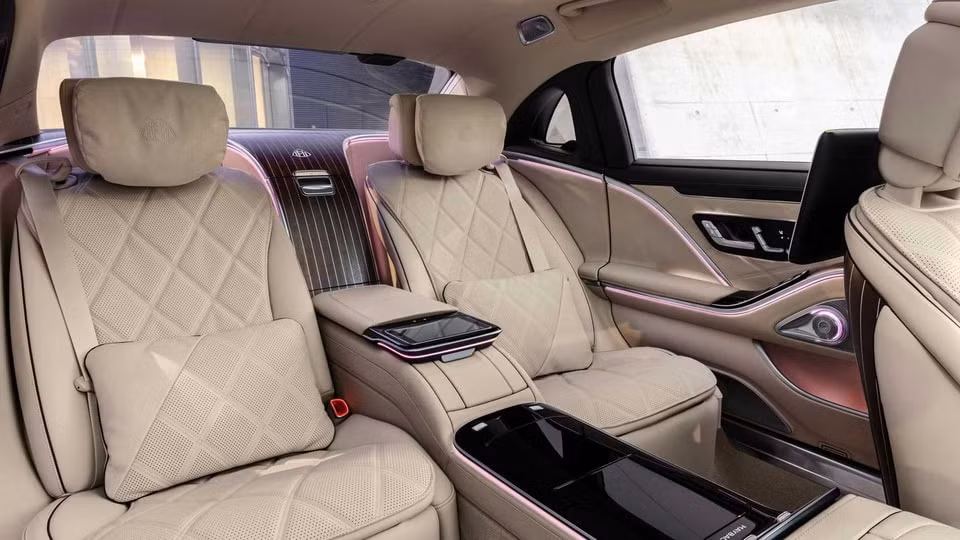 Mercedes-Maybach S 650 2022. Ảnh: Carbuzz