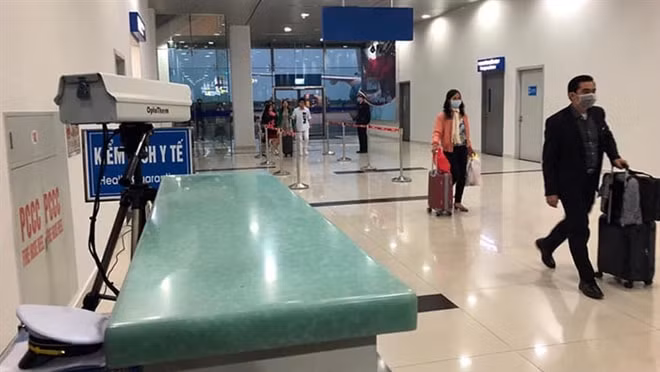 Nữ bệnh nhân dương tính với Covid-19 tại TP. HCM từng tới sân bay Cát Bi. Ảnh minh hoạ