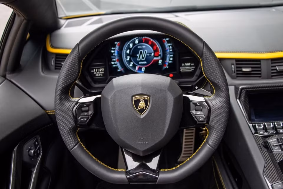 Siêu xe Lamborghini Aventador S Roadster. Ảnh: Carscoops