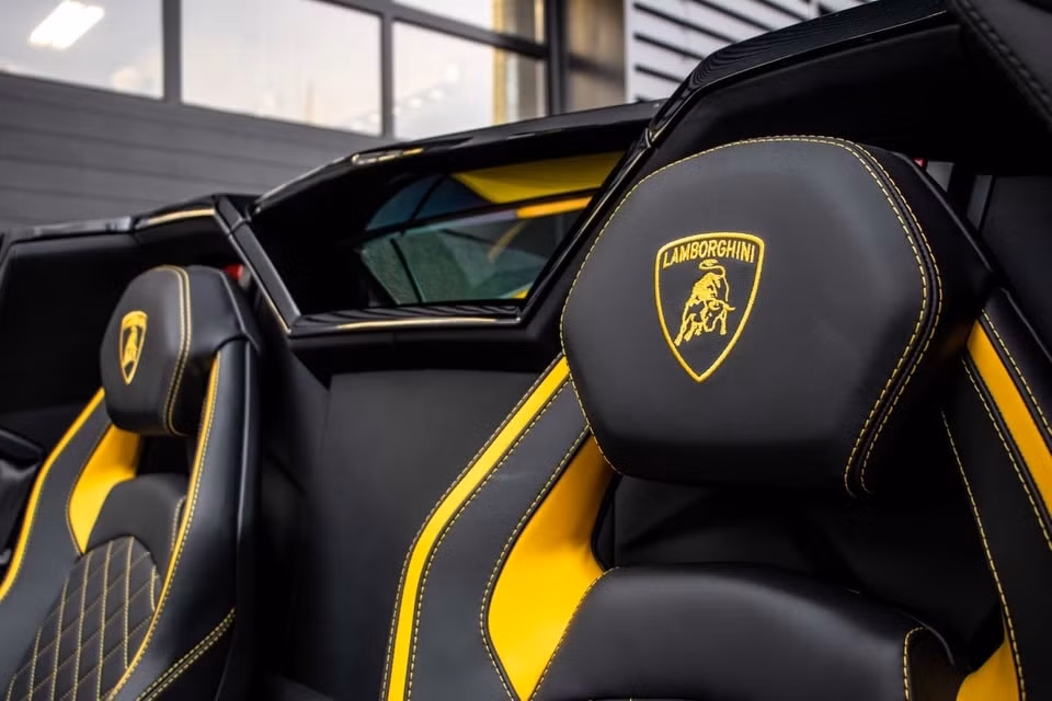 Siêu xe Lamborghini Aventador S Roadster. Ảnh: Carscoops