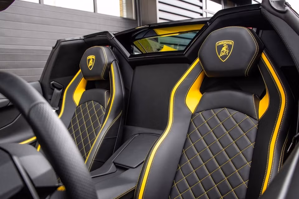 Siêu xe Lamborghini Aventador S Roadster. Ảnh: Carscoops