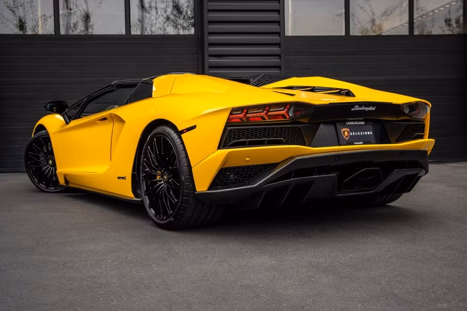 Siêu xe Lamborghini Aventador S Roadster. Ảnh: Carscoops