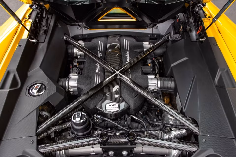 Siêu xe Lamborghini Aventador S Roadster. Ảnh: Carscoops