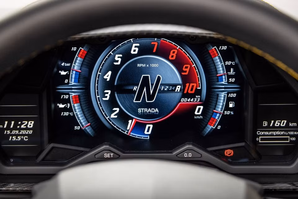 Siêu xe Lamborghini Aventador S Roadster. Ảnh: Carscoops