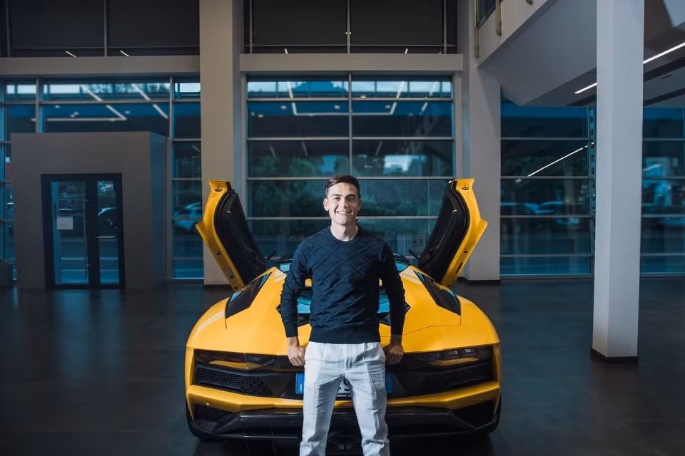 Siêu xe Lamborghini Aventador S Roadster. Ảnh: Carscoops