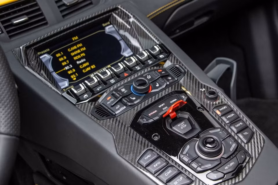 Siêu xe Lamborghini Aventador S Roadster. Ảnh: Carscoops
