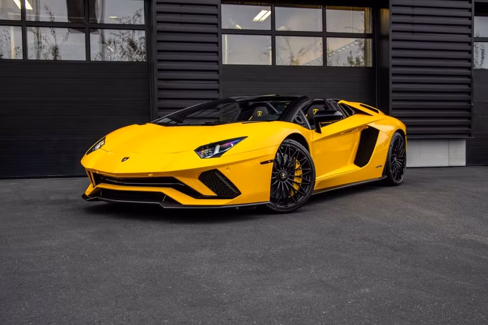 Siêu xe Lamborghini Aventador S Roadster. Ảnh: Carscoops