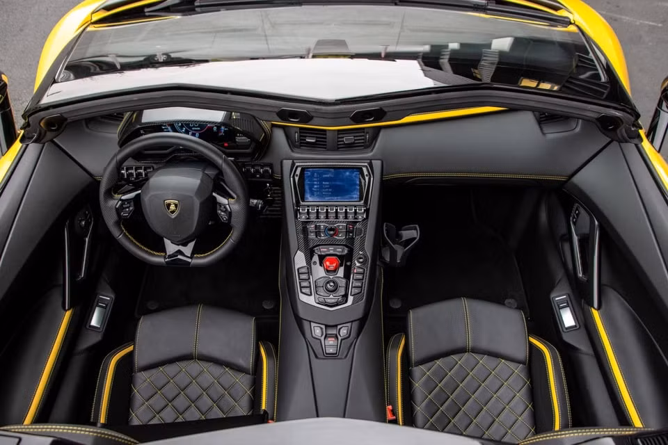 Siêu xe Lamborghini Aventador S Roadster. Ảnh: Carscoops