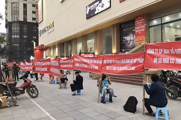 Những tòa chung cư có nhiều thị phi, cư dân biểu tình cũng khó bán lại.