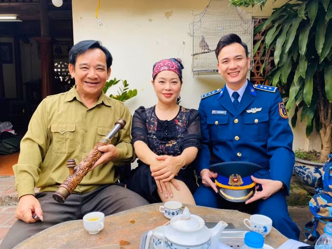 Nghệ sĩ Dương Khánh cùng hai nghệ sĩ Quang Tèo, Thanh Tú tham gia một chương trình