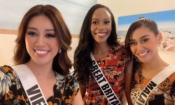 Hoa hậu Khánh Vân luôn thể hiện sự thân thiện của mình dành cho những thí sinh khác tại Miss Universe.
