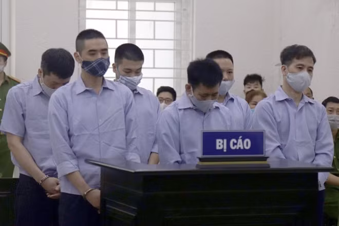 Các bị cáo tại tòa. (Ảnh N.H.)