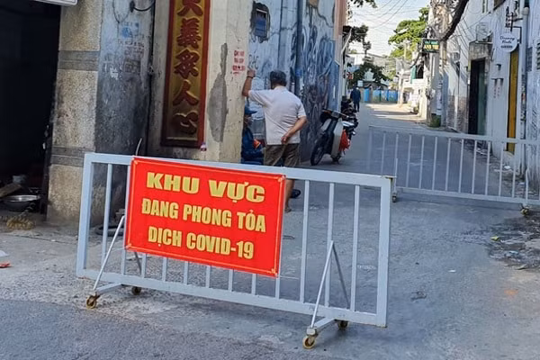 TP Biên Hòa phong tỏa một khu vực nơi ca nghi nhiễm đi đến. Ảnh: TTO