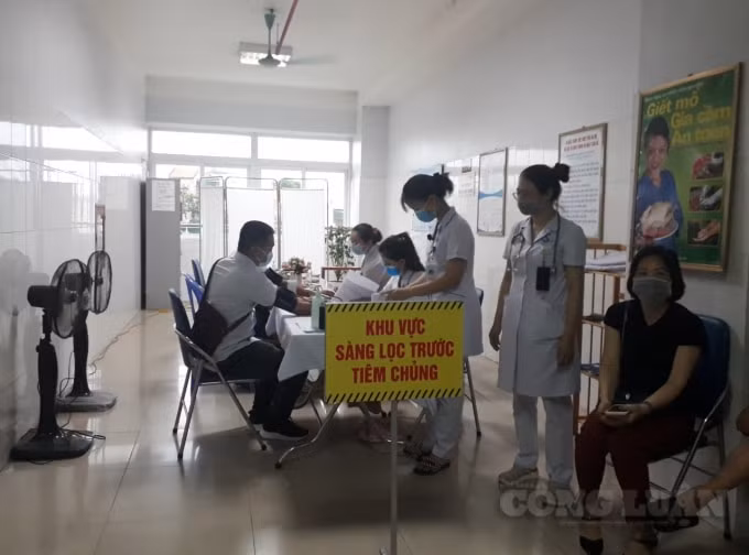 Tiêm vắc xin Covid-19 là giải pháp lâu dài, hiệu quả trong phòng, chống dịch bệnh. Ảnh: Nguyễn Quân.