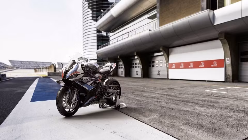 BMW M 1000 RR. Ảnh: Rideapart