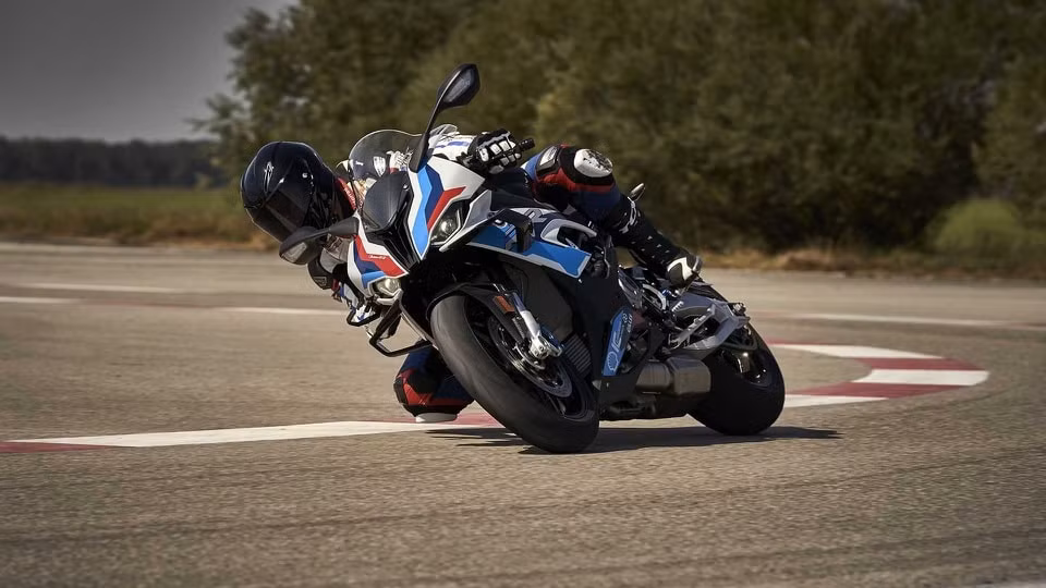 BMW M 1000 RR. Ảnh: Rideapart