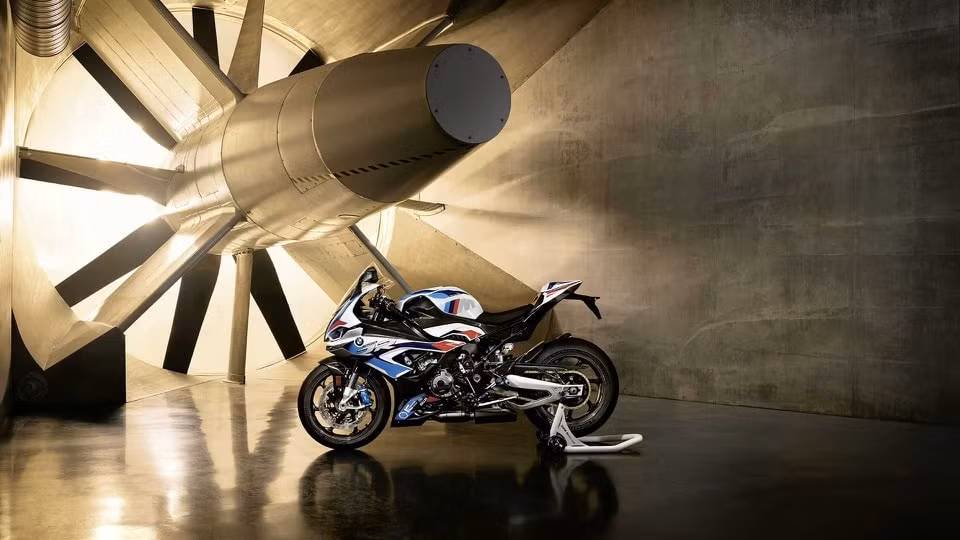 BMW M 1000 RR. Ảnh: Rideapart