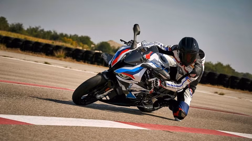 BMW M 1000 RR. Ảnh: Rideapart