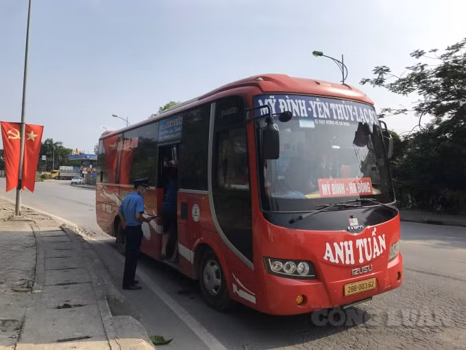 Thanh tra Sở GTVT Hà Nội duy trì các chốt kiểm soát tại các cửa ngõ ra vào Thủ đô để chủ động phòng chống dịch bệnh COVID-19