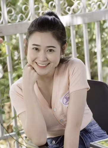 Hoàng Yến ngoài đời là người nhút nhát và lễ phép.