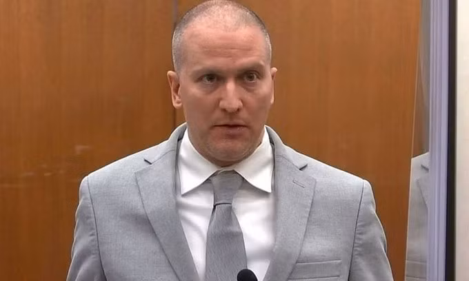 Derek Chauvin tại phiên tòa ở Minneapolis ngày 25/6 - Ảnh: AFP.