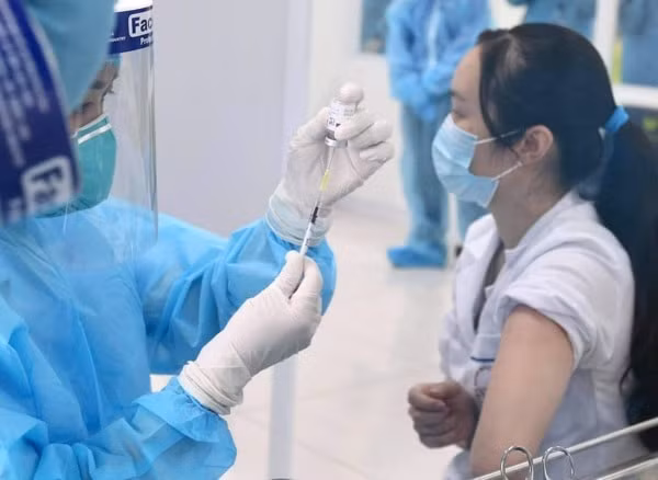 Trong ngày 6/7/2021, cả nước có thêm 21.067 người được tiêm chủng vaccine phòng COVID-19