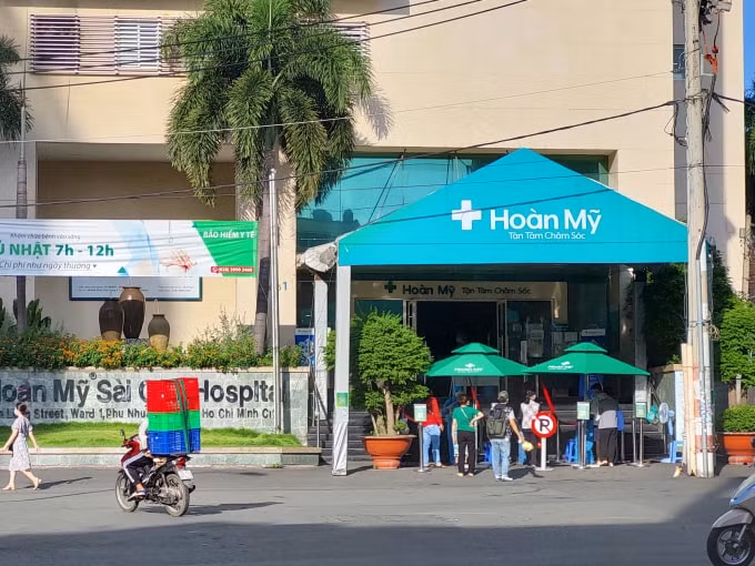 Người dân TP. HCM tiếp tục chỉ ra đường khi thật sự cần thiết.