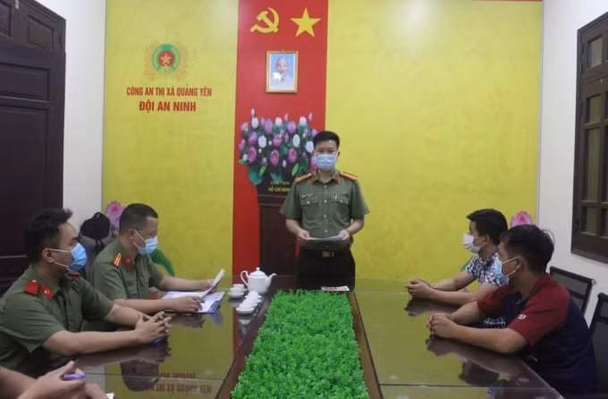 Doãn Văn T và Trần Đình K tại cơ quan chức năng.