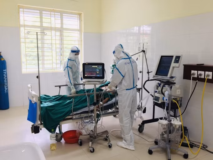 Hiện nay các bệnh nhân COVID-19 được quan tâm chăm sóc đặc biệt (ảnh TL).