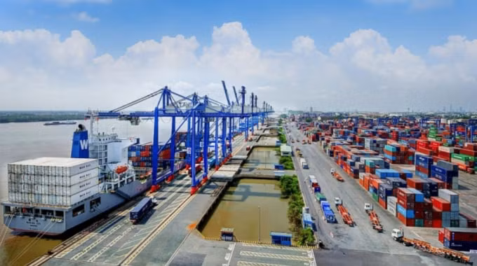 UBND TP. HCM trình HĐND TP. HCM về việc xem xét, chấp thuận chủ trương điều chỉnh thời gian thu phí hạ tầng cảng biển trên địa bàn TP. HCM từ 0 giờ ngày 01/07/2021 thành 0 giờ ngày 01/10/2021 - (Ảnh minh hoạ).